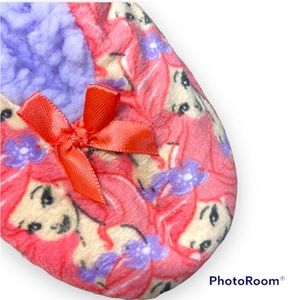 Ariel fuzzy Babba slipper socks- size s/m 8-13￼